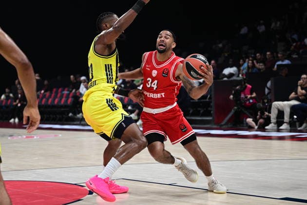 EuroLeague Basketball SuperCup - Olympiacos Piraeus vs Fenerbahce Tarfin Istanbul - Cory Joseph of Olympiacos Piraeus in action during the Euroleague Basketball SuperCup Semifinal game between Olympiacos Piraeus vs Fenerbahce Tarfin Istanbul at Etihad Arena on September 18, 2026 in Abu Dhabi, United Arab Emirates. Abu Dhabi United Arab Emirates Copyright: xOnexInchxProductionsx 7090786