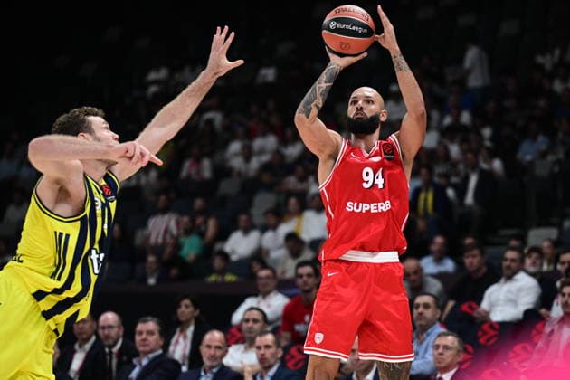 EuroLeague Basketball SuperCup - Olympiacos Piraeus vs Fenerbahce Tarfin Istanbul - Evan Fournier of Olympiacos Piraeus in action during the Euroleague Basketball SuperCup Semifinal game between Olympiacos Piraeus vs Fenerbahce Tarfin Istanbul at Etihad Arena on September 18, 2026 in Abu Dhabi, United Arab Emirates. Abu Dhabi United Arab Emirates Copyright: xOnexInchxProductionsx 7090806