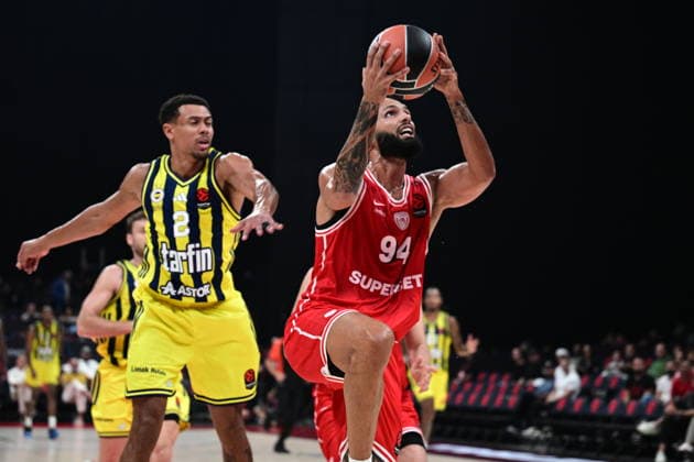 EuroLeague Basketball SuperCup - Olympiacos Piraeus vs Fenerbahce Tarfin Istanbul - Evan Fournier of Olympiacos Piraeus in action during the Euroleague Basketball SuperCup Semifinal game between Olympiacos Piraeus vs Fenerbahce Tarfin Istanbul at Etihad Arena on September 18, 2026 in Abu Dhabi, United Arab Emirates. Abu Dhabi United Arab Emirates Copyright: xOnexInchxProductionsx 7090813