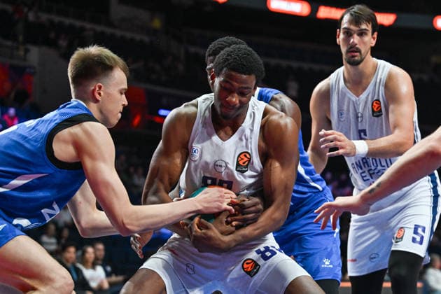 Zenit St. Petersburg v Anadolu Efes - VTB United League SuperCup MOSCOW, RUSSIA - SEPTEMBER 18: Kai Jones (88) of Anadolu Efes in action during the VTB United League SuperCup B Group match between Anadolu Efes and Zenit St. Petersburg in Moscow, Russia, on September 18, 2026. Sefa Karacan Anadolu Moscow Russia. Editorial use only. Please get in touch for any other usage.  Copyright: x2026xAnadoluxSefaxKaracanx