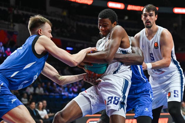 Zenit St. Petersburg v Anadolu Efes - VTB United League SuperCup MOSCOW, RUSSIA - SEPTEMBER 18: Kai Jones (88) of Anadolu Efes in action during the VTB United League SuperCup B Group match between Anadolu Efes and Zenit St. Petersburg in Moscow, Russia, on September 18, 2026. Sefa Karacan Anadolu Moscow Russia. Editorial use only. Please get in touch for any other usage.  Copyright: x2026xAnadoluxSefaxKaracanx