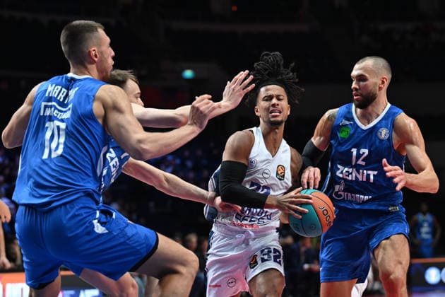 Zenit St. Petersburg v Anadolu Efes - VTB United League SuperCup MOSCOW, RUSSIA - SEPTEMBER 18: Matthew Strazel (32) of Anadolu Efes in action against Georgii Zhbanov (12) of Zenit St. Petersburg during the VTB United League SuperCup B Group match between Anadolu Efes and Zenit St. Petersburg in Moscow, Russia, on September 18, 2026. Sefa Karacan Anadolu Moscow Russia. Editorial use only. Please get in touch for any other usage.  Copyright: x2026xAnadoluxSefaxKaracanx