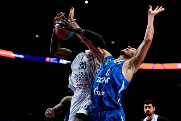 Zenit St. Petersburg v Anadolu Efes - VTB United League SuperCup MOSCOW, RUSSIA - SEPTEMBER 18: Brono Fernando (20) of Anadolu Efes in action during the VTB United League SuperCup B Group match between Anadolu Efes and Zenit St. Petersburg in Moscow, Russia, on September 18, 2026. Sefa Karacan Anadolu Moscow Russia. Editorial use only. Please get in touch for any other usage.  Copyright: x2026xAnadoluxSefaxKaracanx
