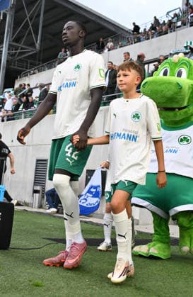 September 18, 2026 Soccer Season 2026–2027, Matchday 2, 2. Bundesliga: SpVgg Greuther Fürth vs. Kleeblatt FC Magdeburg, FCM Sports Photo by Zink xwoxzix. DFL regulations prohibit any use of photographs as image sequences and or quasi-video For editorial use only. Omar Sillah, 42, of SpVgg Greuther Fürth runs