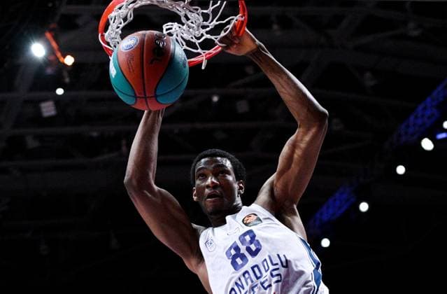 Russia Basketball United League Supercup Zenit - Anadolu Efes 9246044 18.09.2026 Anadolu s Kai Jones scores during the VTB United League SuperCup basketball match between Zenit St. Petersburg and Anadolu Efes Istanbul, in Moscow, Russia. Alexey Filippov Sputnik Moscow Russia  Copyright: xAlexeyxFilippovx