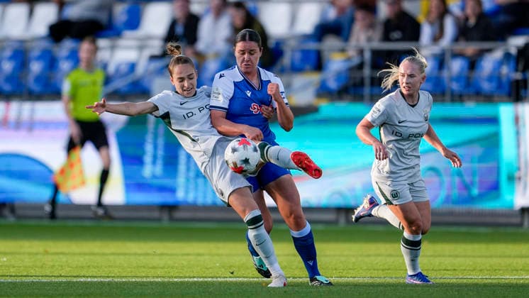from left: Sophia Kleinherne (Wolfsburg), 4, Svenja Julia Fölmli (TSG), 19, tackle, game play, duel, duel, tackle, tackling, dynamics, action, 18 09 2026, Sinsheim, Hoffenheim, Germany, soccer, Google Pixel Women’s Bundesliga, TSG 1899 Hoffenheim vs. VfL Wolfsburg, DFB and DFL regulations prohibit any use of photographs as image sequences and or quasi-video xozx
