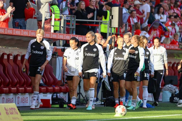 September 18, 2026, xusrbx, Soccer, Google Pixel, Women s Bundesliga, FSV Mainz 05 vs. Eintracht Frankfurt, the Eintracht Frankfurt players (from left), before the game, Mainz