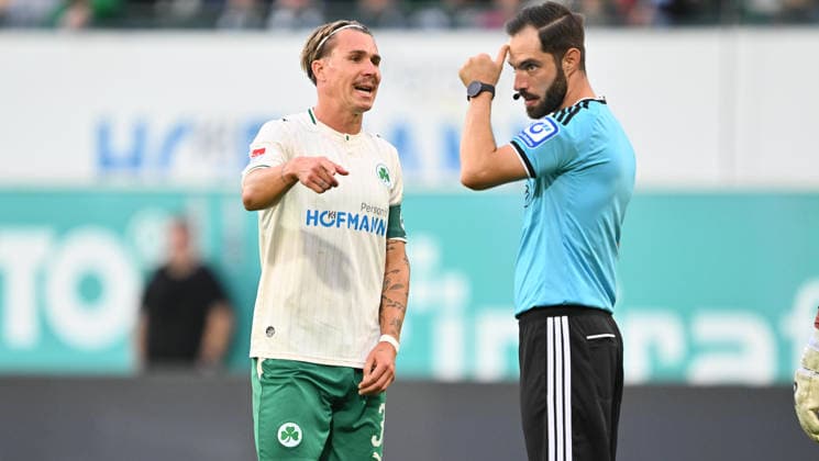 September 18, 2026 Soccer Season 2026–2027, Matchday 2, 2. Bundesliga: SpVgg Greuther Fürth vs. Kleeblatt FC Magdeburg, FCM Sports Photo by Zink xwoxzix. DFL regulations prohibit any use of photographs as image sequences and or quasi-video For editorial use only. Felix Klaus 30, SpVgg Greuther Fürth, Christian Ballweg, Referee