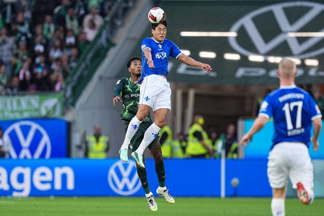 September 18, 2026, xydrx, Men s, Soccer, 2. Bundesliga, VfL Wolfsburg vs. SV Darmstadt 98, 2026–2027 season, Volkswagen Arena: Cleiton Santana dos Santos (VfL Wolfsburg), No. 33, in a tackle against Ho Jae Lee (SV Darmstadt 98), 9. DFB regulations prohibit any use of photographs as image sequences and or quasi-video. Copyright: HMBxMedia YannisxDreimann