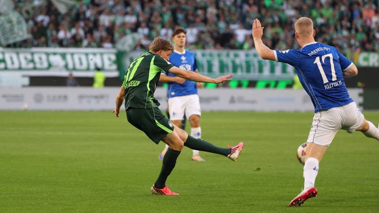 VfL vs. Darmstadt, 2nd Bundesliga, Wolfsburg, September 18, 2026, Soccer, Men s, 2nd Bundesliga, 2026–2027 Season, VfL Wolfsburg vs. SV Darmstadt 98 Alexander Bernhardsson (VfL Wolfsburg), Kai Klefisch (SV Darmstadt 98) DFL DFB REGULATIONS PROHIBIT ANY USE OF PHOTOGRAPHS AS IMAGE SEQUENCES AND OR QUASI-VIDEO Volkswagen Arena, Lower Saxony, Germany