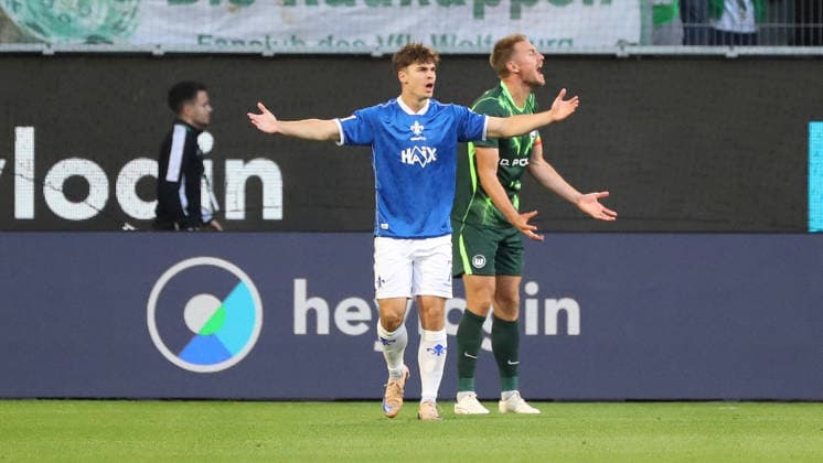 VfL vs. Darmstadt, 2. Bundesliga Wolfsburg, September 18, 2026, Soccer, Men s, 2. Bundesliga, 2026–2027 Season, VfL Wolfsburg vs. SV Darmstadt 98 Noah Weißhaupt SV Darmstadt 98, Hauke Wahl VfL Wolfsburg DFL DFB REGULATIONS PROHIBIT ANY USE OF PHOTOGRAPHS AS IMAGE SEQUENCES AND OR QUASI-VIDEO Volkswagen Arena Lower Saxony Germany