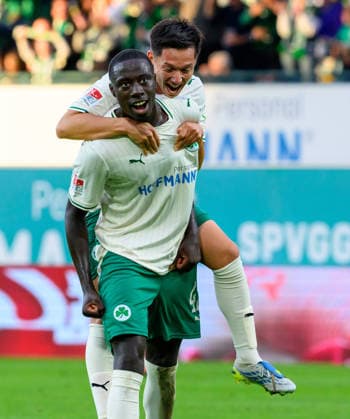 September 18, 2026 Soccer Season 2026–2027, Matchday 2, Bundesliga 2: SpVgg Greuther Fürth vs. Kleeblatt FC Magdeburg, FCM. Sports photo by Zink xwoxzix. DFL regulations prohibit any use of photographs as image sequences and or quasi-video For editorial use only Goal celebration Cheering Joy after a goal Goal Shot on goal for the 1–1 equalizer by Omar Sillah 42, SpVgg Greuther Fürth Omar Sillah 42, SpVgg Greuther Fürth Shinta Appelkamp 8, SpVgg Greuther Fürth