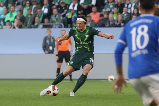September 18, 2026, xgox, Soccer, 2. Bundesliga, VfL Wolfsburg vs. SV Darmstadt 98, Fabian Reese (Wolfsburg), No. 11 shoots the ball toward the goal, shot on goal, shot. DFL and DFB regulations prohibit any use of photographs as image sequences and or quasi-video. Wolfsburg