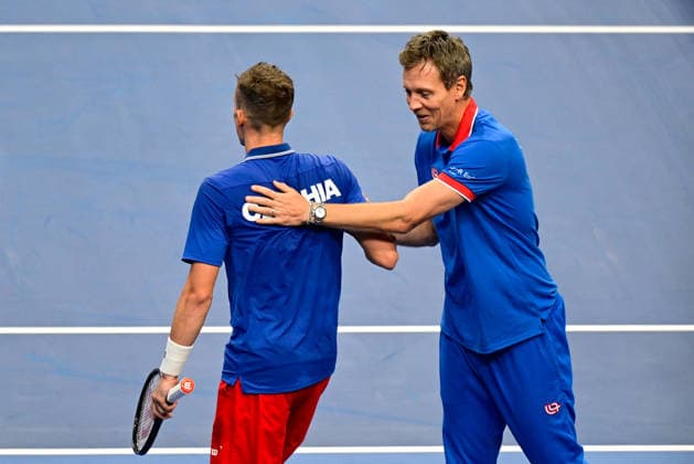 Non-playing captain Tomas Berdych, right, congratulates to Jiri Lehecka (CZE) as he won the game against Ben Shelton (USA) of the 2026 Davis Cup men s team tennis World Championship, WM, Weltmeisterschaft match between the Czech Republic and the United States, in Prague, Czech Republic, on September 18, 2026. (CTKxPhoto RomanxVondrous) CTKPhotoP2026091807150  CTKPhotoP2026091807150