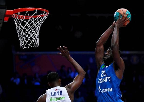 Russia Basketball United League Supercup Zenit - Anadolu Efes 9246100 18.09.2026 Zenit s Alex Poythress, right, shoots as Anadolu s Jordan Loyd blocks during the VTB United League SuperCup basketball match between Zenit St. Petersburg and Anadolu Efes Istanbul, in Moscow, Russia. Alexey Filippov Sputnik Moscow Russia  Copyright: xAlexeyxFilippovx