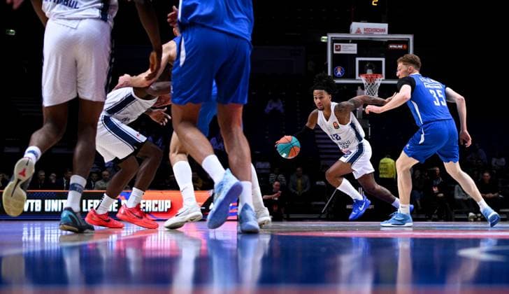 Russia Basketball United League Supercup Zenit - Anadolu Efes 9246103 18.09.2026 Anadolu s Matthew Strazel dribbles past Zenit s Vladislav Emchenko during the VTB United League SuperCup basketball match between Zenit St. Petersburg and Anadolu Efes Istanbul, in Moscow, Russia. Alexey Filippov Sputnik Moscow Russia  Copyright: xAlexeyxFilippovx