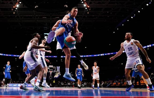Russia Basketball United League Supercup Zenit - Anadolu Efes 9246104 18.09.2026 Players in action during the VTB United League SuperCup basketball match between Zenit St. Petersburg and Anadolu Efes Istanbul, in Moscow, Russia. Alexey Filippov Sputnik Moscow Russia  Copyright: xAlexeyxFilippovx