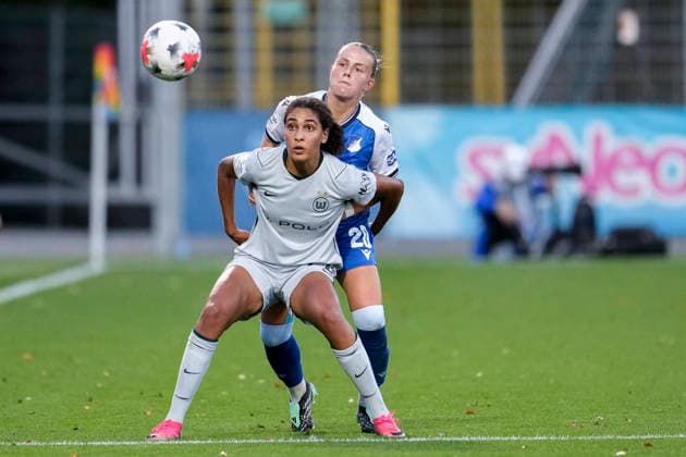 v li Cora Zicai Wolfsburg, 28, Laura Gloning TSG, 20, tackle, game scene, duel, tackle, tackling, dynamism, action, 18 09 2026, Sinsheim, Hoffenheim, Germany, soccer, Google Pixel Women’s Bundesliga, TSG 1899 Hoffenheim vs. VfL Wolfsburg, DFB and DFL regulations prohibit any use of photographs as image sequences and or quasi-video xozx