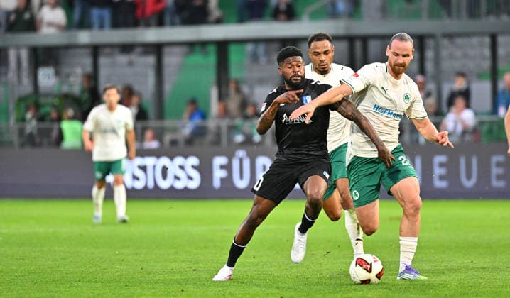 September 18, 2026 Soccer Season 2026–2027, Matchday 2, Bundesliga 2: SpVgg Greuther Fürth vs. Kleeblatt FC Magdeburg, FCM, Sports Photo by Zink, MeZi, xmexzix. DFL regulations prohibit any use of photographs as image sequences and or quasi-video; for editorial use only. Moritz Broni Kwarteng 10, FC Magdeburg; Jannis Heuer 22, SpVgg Greuther Fürth, right