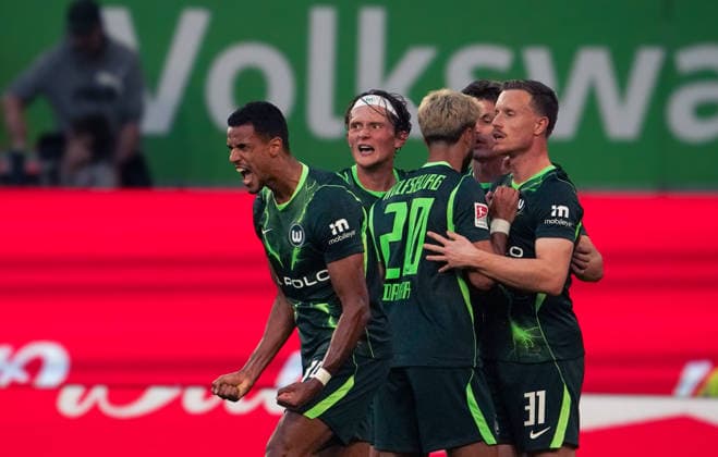 Germany Soccer 2. Bundesliga 2026–2027, Matchday 6: VfL Wolfsburg vs. SV Darmstadt 98 at Volkswagen Arena, Wolfsburg—Goal and goal celebration by Robert Glatzel of VfL Wolfsburg, 19 Fabian Reese (VfL Wolfsburg), 11 Joakim Maehle (VfL Wolfsburg), 21 Elvis Rexhbecaj (VfL Wolfsburg), 37 Copyright: xAymanxAlahmedx