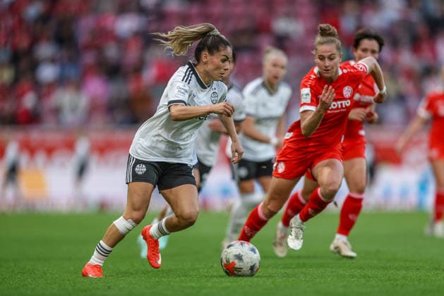 GER, Mainz, FSV Mainz 05 vs. Eintracht Frankfurt, Google Pixel Women s Bundesliga, Soccer, DFB, 2026–2027 Season, MEWA Arena, Matchday 5 in pictures: from left, Ereleta Memeti, Eintracht Frankfurt Women s Team 7, Saskia Matheis, Mainz 05 Women 19. DFB and DFL regulations prohibit any use of photographs as image sequences and or quasi-video. September 18, 2026 Copyright: HMBxMedia HendrikxHamelau