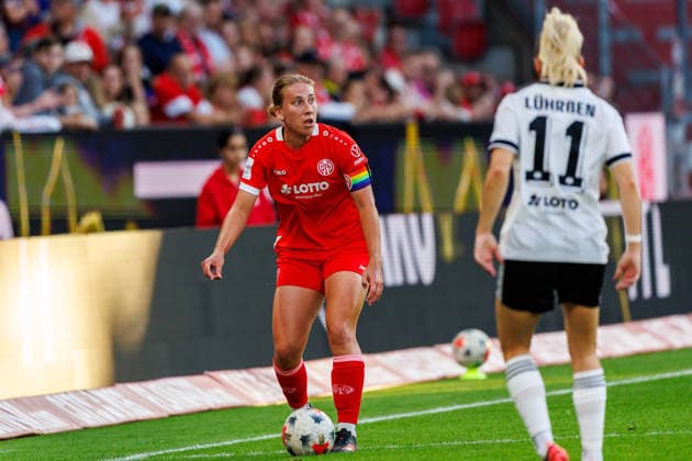 GPFBL, 1 FSV Mainz 05 vs. Eintracht Frankfurt, September 18, 2026, Mainz: Johanna Berg of 1 FSV Mainz 05 (No. 1) controls the ball during the Google Pixel Women’s Bundesliga match on Matchday 5 of the 2026–27 season between 1 FSV Mainz 05 and Eintracht Frankfurt at the MEWA Arena, Mainz, September 18, 2026 Copyright: xBEAUTIFULxSPORTS Hahnex