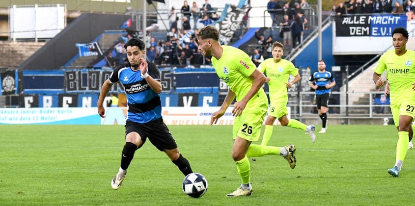 September 18, 2026, xokbx, Regional League Southwest Soccer, FSV Frankfurt vs. Stuttgarter Kickers: Ismail Harnafi (FSV Frankfurt), Luca Trslic (Stuttgarter Kickers), tackle, matchup, Frankfurt am Main