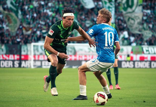 German Soccer 2. Bundesliga 2026–2027, Matchday 6: VfL Wolfsburg vs. SV Darmstadt 98 at Volkswagen Arena in Wolfsburg. Fabian Reese (VfL Wolfsburg, No. 11) and Nicolas Verkooijen (SV Darmstadt 98, No. 10) are in action. Copyright: xAymanxAlahmedx
