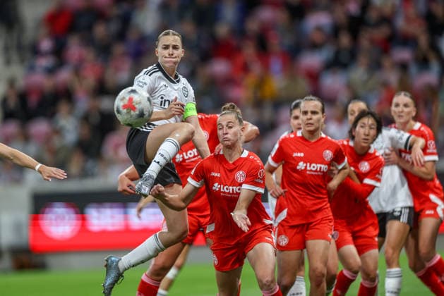 GER, Mainz, FSV Mainz 05 vs. Eintracht Frankfurt, Google Pixel Women s Bundesliga, Soccer, DFB, 2026–2027 Season, MEWA Arena, Matchday 5 in Photos: From left, Laura Freigang, Eintracht Frankfurt Women s Team No. 10, Saskia Matheis, Mainz 05 Women’s Team No. 19, a tackle following a corner kick. DFB and DFL regulations prohibit any use of photographs as image sequences and or quasi-video. September 18, 2026 Copyright: HMBxMedia HendrikxHamelau