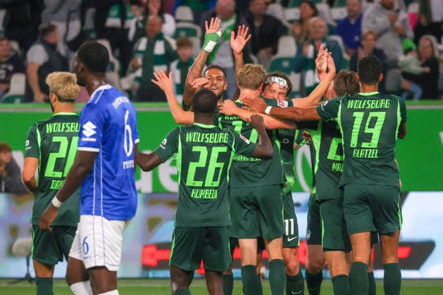 September 18, 2026, xgox, Soccer, 2. Bundesliga: VfL Wolfsburg vs. SV Darmstadt 98, emspor; from left: Celebrations after Alexander Bernhardsson’s 3–1 goal for Wolfsburg, 17. DFL and DFB regulations prohibit any use of photographs as image sequences and or quasi-video. Wolfsburg