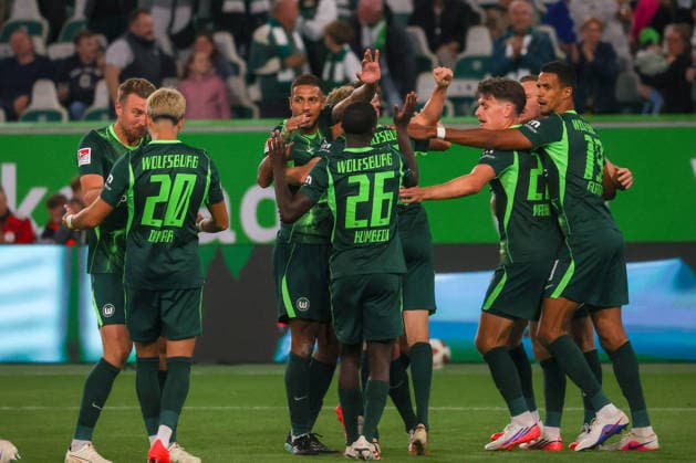 September 18, 2026, xgox, Soccer, 2. Bundesliga: VfL Wolfsburg vs. SV Darmstadt 98, emspor; from left: Celebrations after Alexander Bernhardsson’s 3-1 goal for Wolfsburg; 17 DFL and DFB regulations prohibit any use of photographs as image sequences and or quasi-video. Wolfsburg