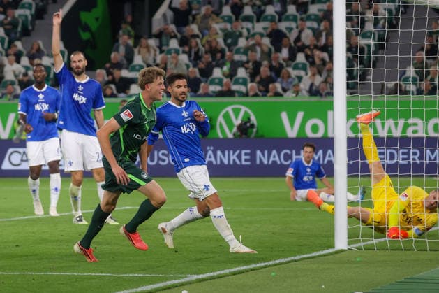 September 18, 2026, xgox, Soccer, 2. Bundesliga, VfL Wolfsburg vs. SV Darmstadt 98, emspor, from left: Goal making it 3–1 by Alexander Bernhardsson (Wolfsburg), 17, Ball not in the frame. DFL and DFB regulations prohibit any use of photographs as image sequences and or quasi-video. Wolfsburg