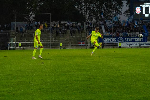 September 18, 2026, xerix, Southwest Regional Soccer League, FSV Frankfurt vs. Stuttgarter Kickers; Sebastian Müller takes the free kick for SV Stuttgarter Kickers against Frankfurt