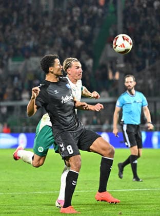 September 18, 2026 Soccer Season 2026–2027, Bundesliga 2, Matchday 6: SpVgg Greuther Fürth vs. Kleeblatt FC Magdeburg, FCM Sports Photo by Zink MeZi xmexzix. DFL regulations prohibit any use of photographs as image sequences and or quasi-video; for editorial use only. Immanuel Iyoha 8, FC Magdeburg, ahead of Felix Klaus 30, SpVgg Greuther Fürth
