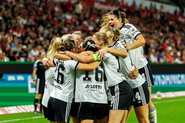 GPFBL, 1 FSV Mainz 05 vs. Eintracht Frankfurt, September 18, 2026, Mainz celebrates Rebecka Blomqvist’s goal to make it 2–3 against Eintracht Frankfurt, the 28th match of the Google Pixel Women’s Bundesliga on Matchday 5 of the 2026–27 season between 1 FSV Mainz 05 and Eintracht Frankfurt at the MEWA Arena, Mainz, September 18, 2026 Copyright: xBEAUTIFULxSPORTS Hahnex