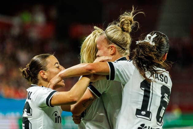 GPFBL, 1 FSV Mainz 05 vs. Eintracht Frankfurt, September 18, 2026, Mainz celebrates Rebecka Blomqvist’s goal to make it 2–3 against Eintracht Frankfurt in the 28th minute of the Google Pixel Women’s Bundesliga match on Matchday 5 of the 2026–27 season between 1 FSV Mainz 05 and Eintracht Frankfurt at the MEWA Arena, Mainz, September 18, 2026 Copyright: xBEAUTIFULxSPORTS Hahnex