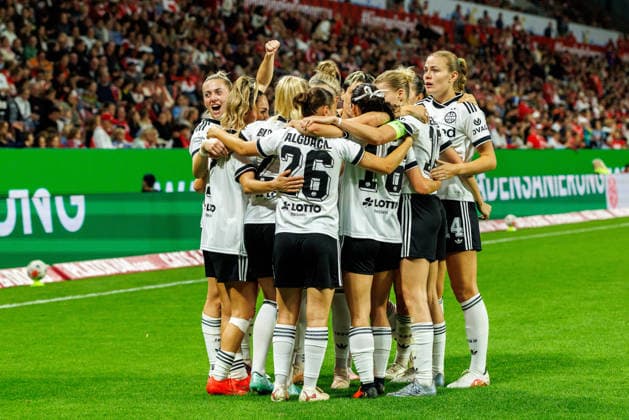 GPFBL, 1 FSV Mainz 05 vs. Eintracht Frankfurt, September 18, 2026, Mainz celebrates Rebecka Blomqvist’s goal to make it 2–3 against Eintracht Frankfurt in the 28th minute of the Google Pixel Women’s Bundesliga match on Matchday 5 of the 2026–27 season between 1 FSV Mainz 05 and Eintracht Frankfurt at the MEWA Arena, Mainz, September 18, 2026 Copyright: xBEAUTIFULxSPORTS Hahnex
