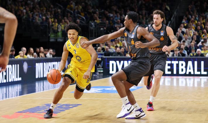 Jack Kayil with the ball, Phlandrous Fleming Jr. in a duel—game action, sports, basketball, BBL, Bundesliga, Men s Division 1, Matchday 1, 2026–2027 season, September 18, 2026, ALBA Berlin vs. Niners Chemnitz 99ers