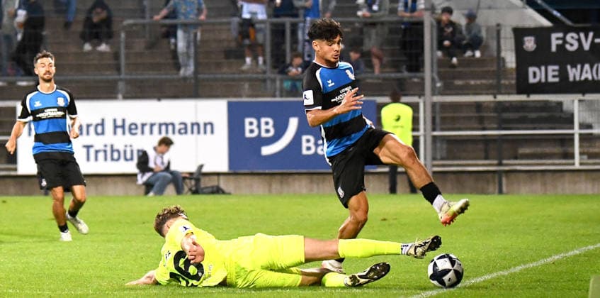 September 18, 2026, xokbx, Regional League Southwest Soccer, FSV Frankfurt vs. Stuttgarter Kickers, Elias Adam Breir (FSV Frankfurt), Luca Trslic (Stuttgarter Kickers), tackle, duel, Frankfurt am Main