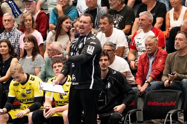 Misha Kaufmann, TVB Stuttgart, Trainer, Coach, actively communicating as always, HBW Balingen Weilstetten vs. TVB Stuttgart, GER, Opel 1 Handball Bundesliga, Championship, Matchday 5, 2026–2027 Season, September 18, 2026, Eibner Press Photo: Andreas Ulmer, HBW Balingen Weilstetten vs. TVB Stuttgart, GER, Opel 1 Handball Bundesliga, Championship, Matchday 5, 2026–2027 Season, September 18, 2026, Balingen Copyright: xEibner-Pressefoto AndreasxUlmerx EP_AUR