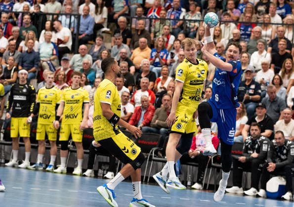 Mex Raguse of HBW Balingen Weilstetten, taking a shot from the 6-meter line, HBW Balingen Weilstetten vs. TVB Stuttgart, GER, Opel 1 Handball Bundesliga, Championship, Matchday 5, 2026–2027 Season, September 18, 2026, Eibner Press Photo: Andreas Ulmer, HBW Balingen Weilstetten vs. TVB Stuttgart, GER, Opel 1 Handball Bundesliga, Championship, Matchday 5, 2026–2027 Season, September 18, 2026, Balingen Copyright: xEibner-Pressefoto AndreasxUlmerx EP_AUR