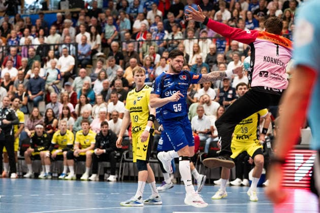 Csaba Leimeter, HBW Balingen Weilstetten, 55, extremely successful in the first half; no chance for Mateusz Kornecki, TVB Stuttgart, 01, goalkeeper, HBW Balingen Weilstetten vs. TVB Stuttgart, GER, Opel 1 Handball Bundesliga, Championship, Matchday 5, 2026–2027 season, September 18, 2026, Eibner Press Photo: Andreas Ulmer, HBW Balingen Weilstetten vs. TVB Stuttgart, GER, Opel 1 Handball Bundesliga, Championship, Matchday 5, 2026–2027 season, September 18, 2026, Balingen Copyright: xEibner-Pressefoto AndreasxUlmerx EP_AUR