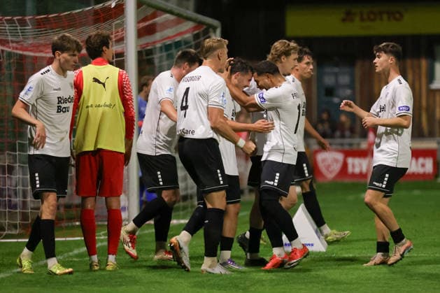 September 18, 2026, Soccer, Men s, 2026–2027 Season, Bavarian Regional League, Matchday 10: TSV Buchbach vs. FC Schweinfurt 05; Schweinfurt celebrates the 1–1 draw thanks to Nils Piwernetz; FC Schweinfurt 05, 19 Buchbach SMR Arena, Bavaria, Germany