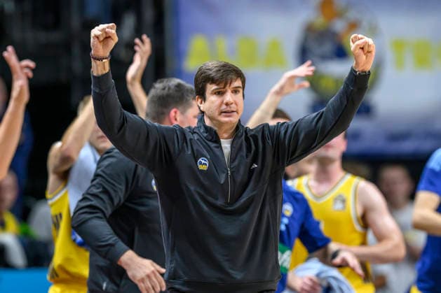 Pictured from left: Pedro Calles (ALBA), coach; celebration; joy; GER; Berlin; basketball; Alba Berlin and the Niners Chemnitz; BBL season opener; opening game; at the UBER Arena; September 18, 2026; Copyright: HMBxMedia UwexKoch