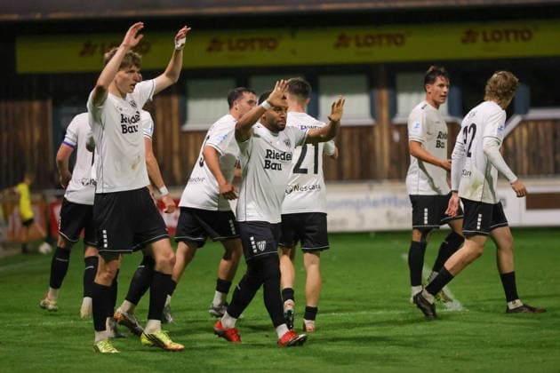 September 18, 2026, Soccer, Men s, 2026–2027 Season, Bavarian Regional League, Matchday 10: TSV Buchbach vs. FC Schweinfurt 05; Schweinfurt celebrates the 1–1 draw thanks to Nils Piwernetz; FC Schweinfurt 05, 19 Buchbach SMR Arena, Bavaria, Germany