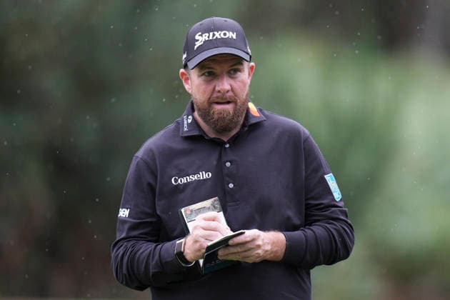 VIRGINIA WATER, ENGLAND - SEPTEMBER 18: Shane Lowry (IRE) marks his card on the 12th green during Round 2 at the BMW PGA, Golf Herren Championship at Wentworth Golf Club, Virginia Water on September 18, 2026 in Surrey, England The BMW PGA Championship