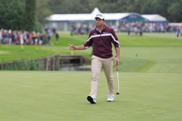 VIRGINIA WATER, ENGLAND - SEPTEMBER 18: Viktor Hovland (NOR) gestures to the fans after holing a putt on the eighteenth green during Round 2 at the BMW PGA, Golf Herren Championship at Wentworth Golf Club, Virginia Water on September 18, 2026 in Surrey, England The BMW PGA Championship