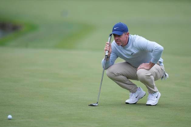VIRGINIA WATER, ENGLAND - SEPTEMBER 18: Rory McIlroy (IRE) lines up a putt on the eighteenth green during Round 2 at the BMW PGA, Golf Herren Championship at Wentworth Golf Club, Virginia Water on September 18, 2026 in Surrey, England The BMW PGA Championship