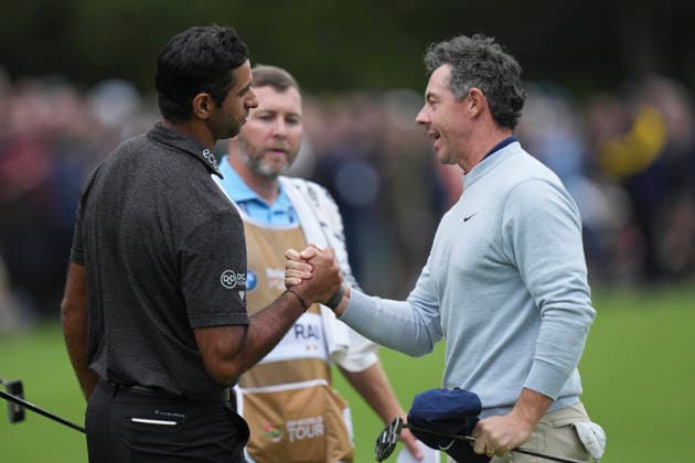VIRGINIA WATER, ENGLAND - SEPTEMBER 18: Aaron Rai (ENG) shakes hands with Rory McIlroy (IRE) after their Round 2 at the BMW PGA, Golf Herren Championship at Wentworth Golf Club, Virginia Water on September 18, 2026 in Surrey, England The BMW PGA Championship