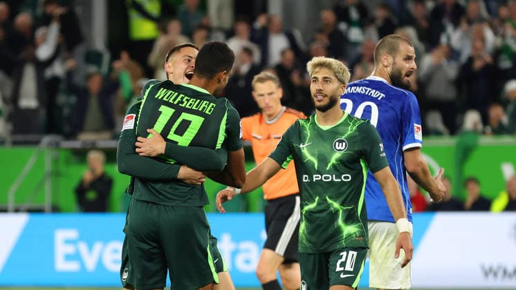 VfL vs. Darmstadt, Bundesliga 2, Wolfsburg, September 18, 2026, Soccer, Men s, Bundesliga 2, 2026–2027 Season, VfL Wolfsburg vs. SV Darmstadt 98: Robert Glatzel of VfL Wolfsburg celebrates with Bence Dardai after scoring the goal that made it 5–1. DFL and DFB regulations prohibit any use of photographs as image sequences and or quasi-video. Volkswagen Arena Lower Saxony, Germany